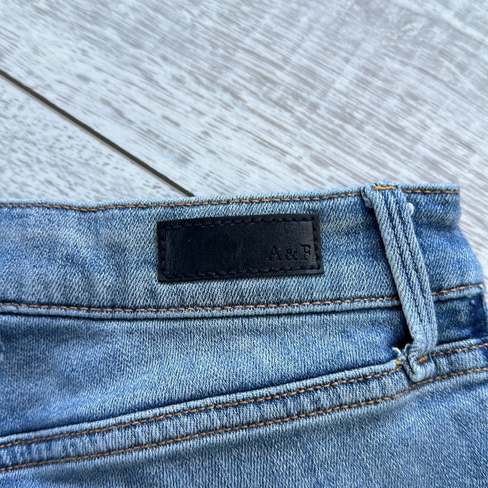 Abercrombie & Fitch Women's Skinny Jeans - Light Blue Distressed - Picture 6 of 6